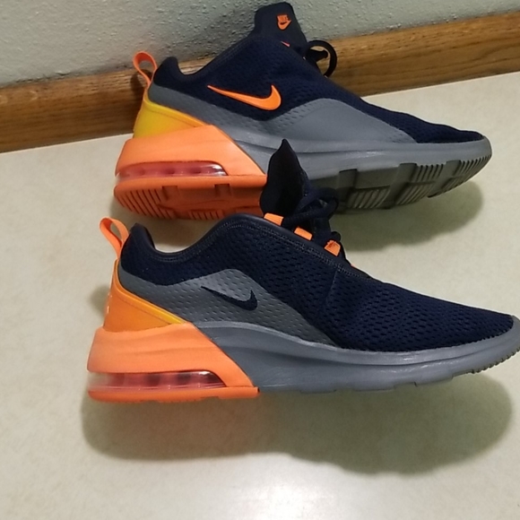Nike Other - Nike airmax motion 2 running shoe size 6